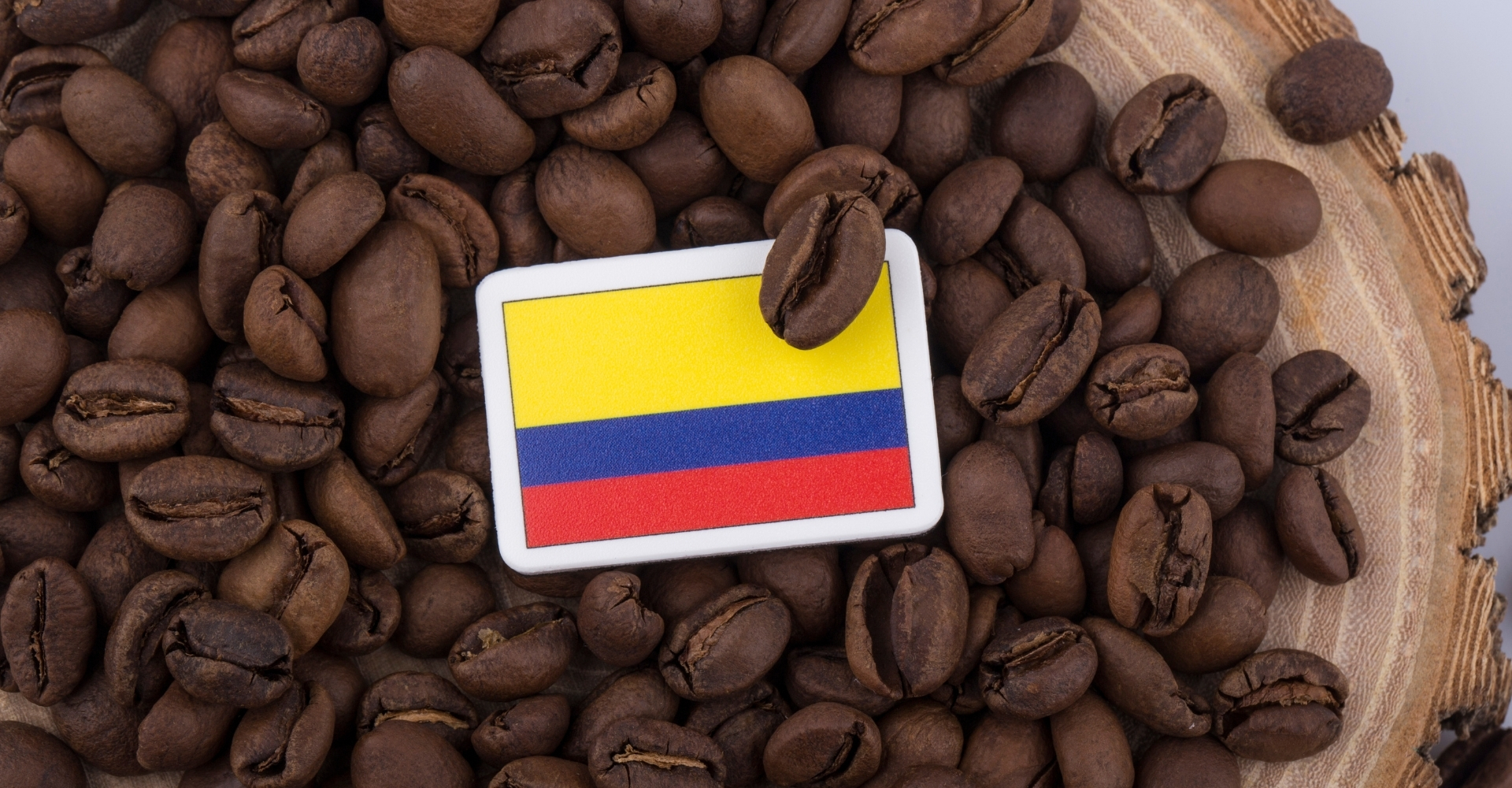Coffe beans background with the colombian flag